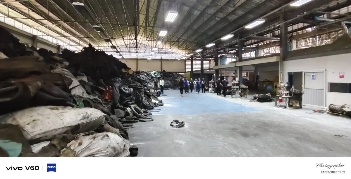 ลุย! ตรวจสอบโรงงานยางเก่าที่ระยอง หลังชาวบ้านร้องเรียน