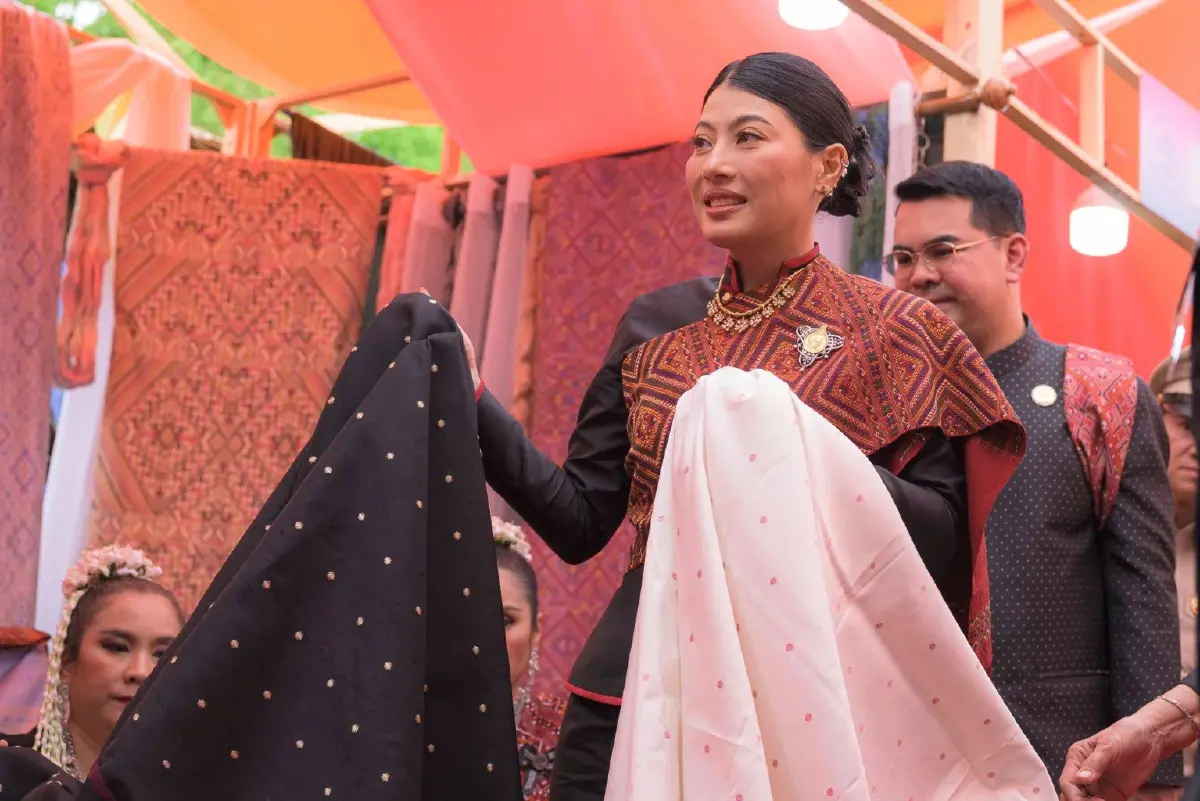 เจ้าฟ้าสิริวัณณวรีฯ สืบสานพระราชปณิธาน ดันแพรวาบ้านโพนสู่สากล