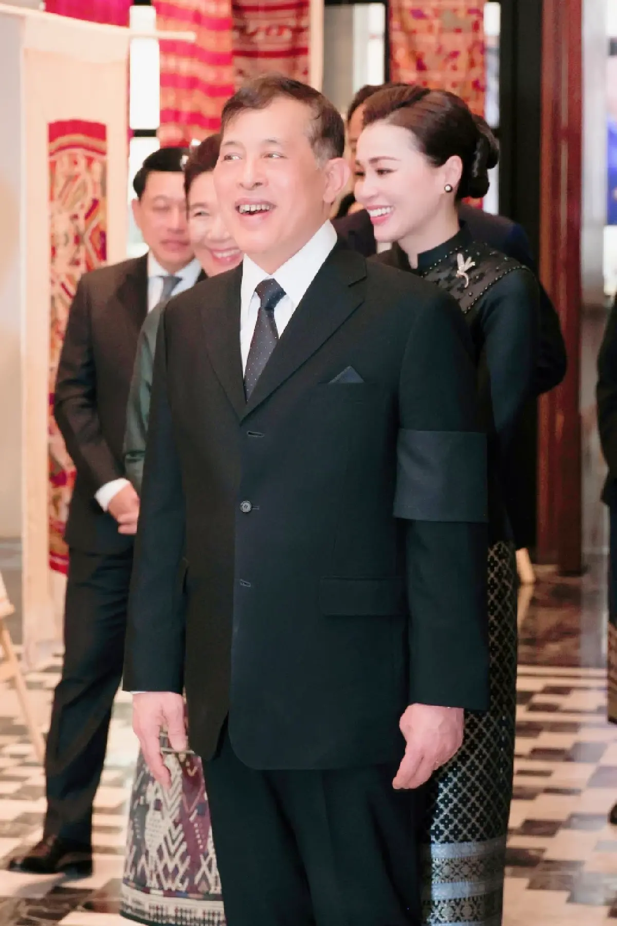 ในหลวง-พระราชินี เสด็จฯ เยือนสาธารณรัฐประชาธิปไตยประชาชนลาวอย่างเป็นทางการ เป็นวันที่สอง