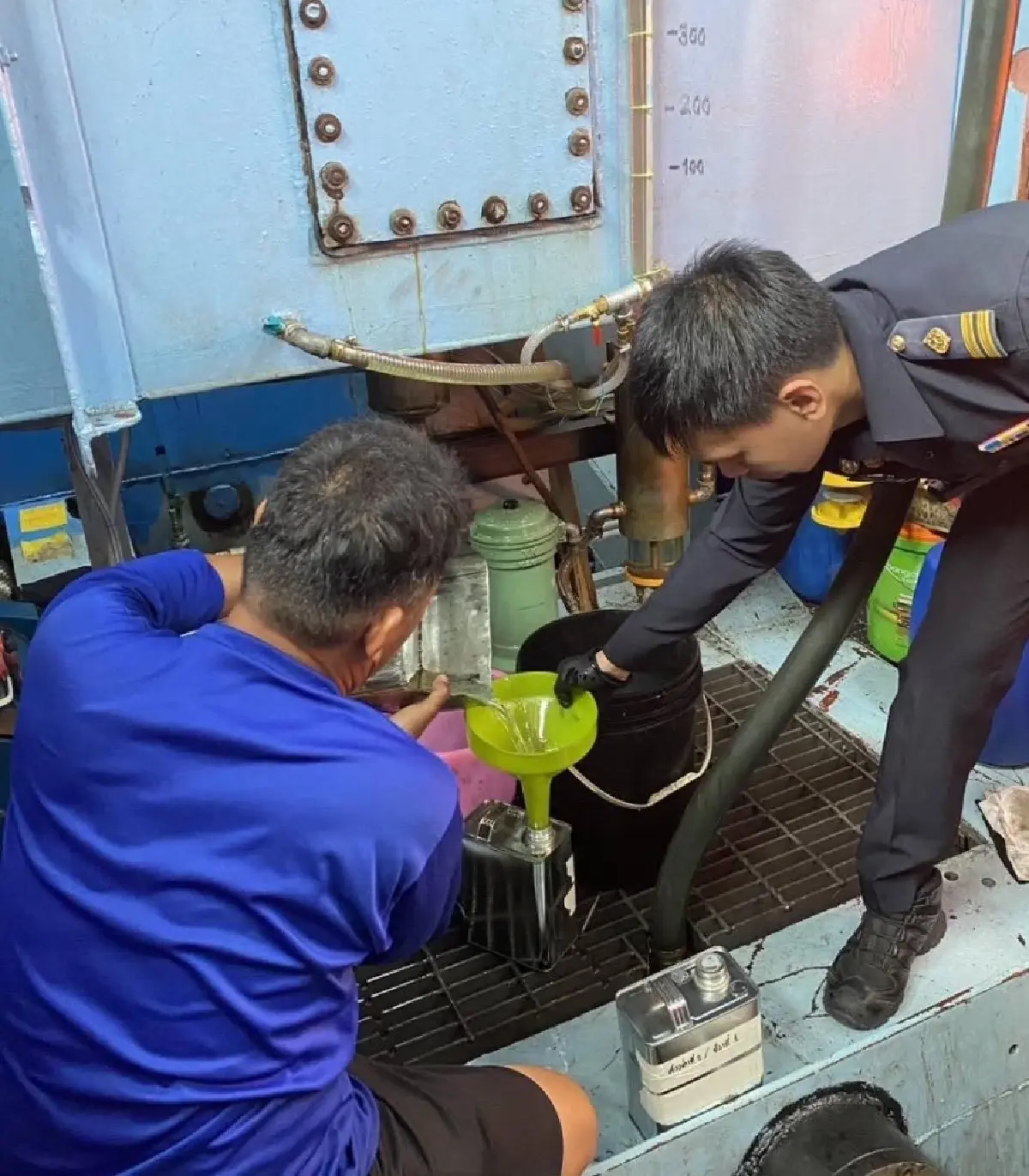 สรรพสามิต จับเรือขนน้ำมันดีเซลเถื่อน 85,000 ลิตร ปรับหนักกว่า 3.8 ล้าน