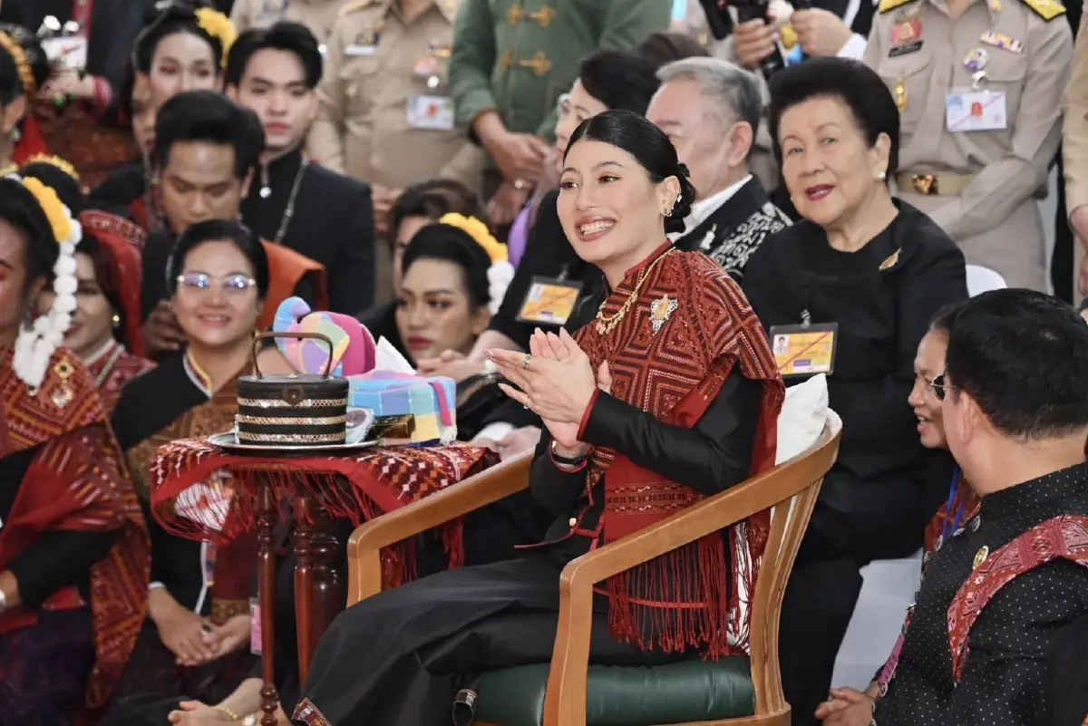 เจ้าฟ้าสิริวัณณวรีฯ สืบสานพระราชปณิธาน ดันแพรวาบ้านโพนสู่สากล