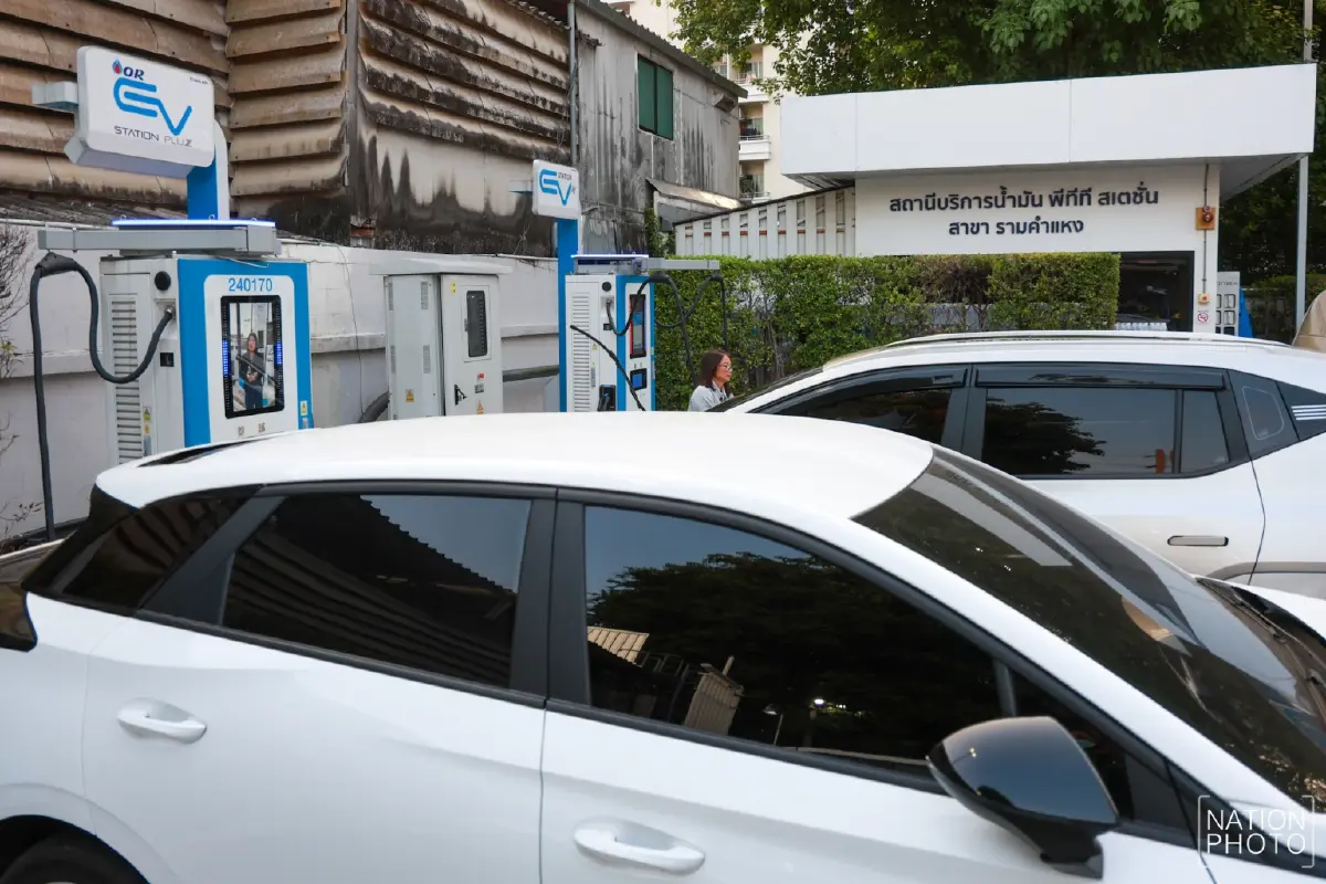 อยู่ให้ได้! เลิกตรึงราคาน้ำมันขึ้น 6 บาท ประชาชนโอด แพงก็ต้องเติม