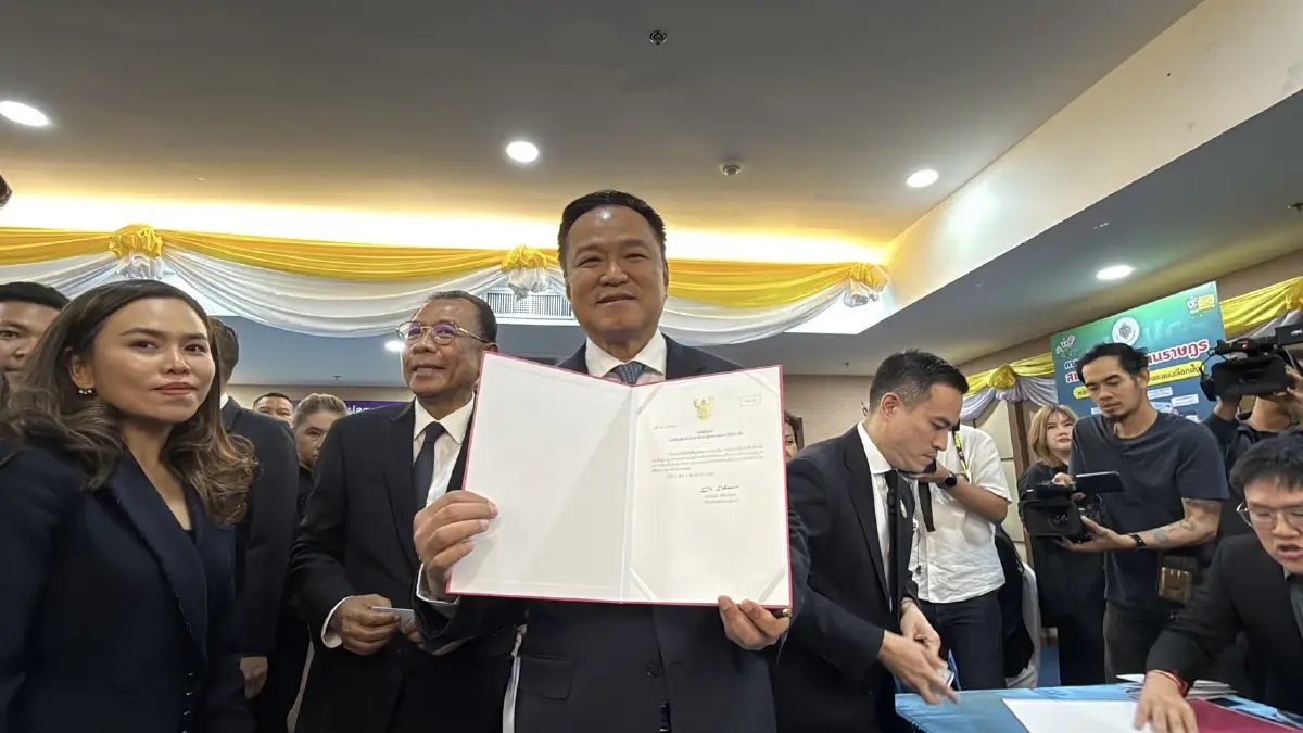 'อนุทิน' ขนทัพ ภท.เอาหนังสือรับรอง สส. บอกใจเย็น ๆ ปมโควตา รมต.