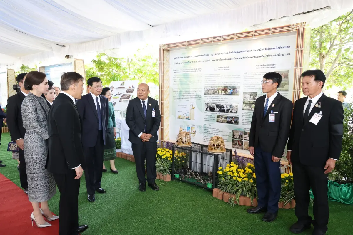 ในหลวง-พระราชินี เสด็จฯ ทอดพระเนตรศูนย์ฯ การเกษตรห้วยซอน-ห้วยซั้ว