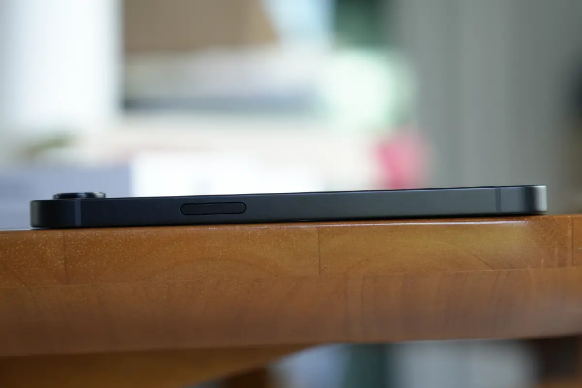 แกะกล่องรีวิว 'iPhone 17e' ไอโฟนรุ่นคุ้มค่าที่สุดแห่งปี 2026