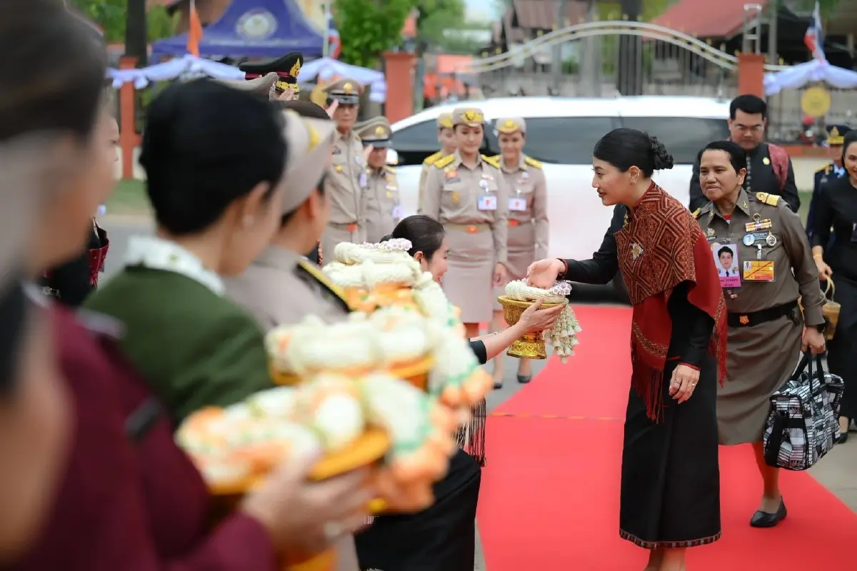 เจ้าฟ้าสิริวัณณวรีฯ สืบสานพระราชปณิธาน ดันแพรวาบ้านโพนสู่สากล