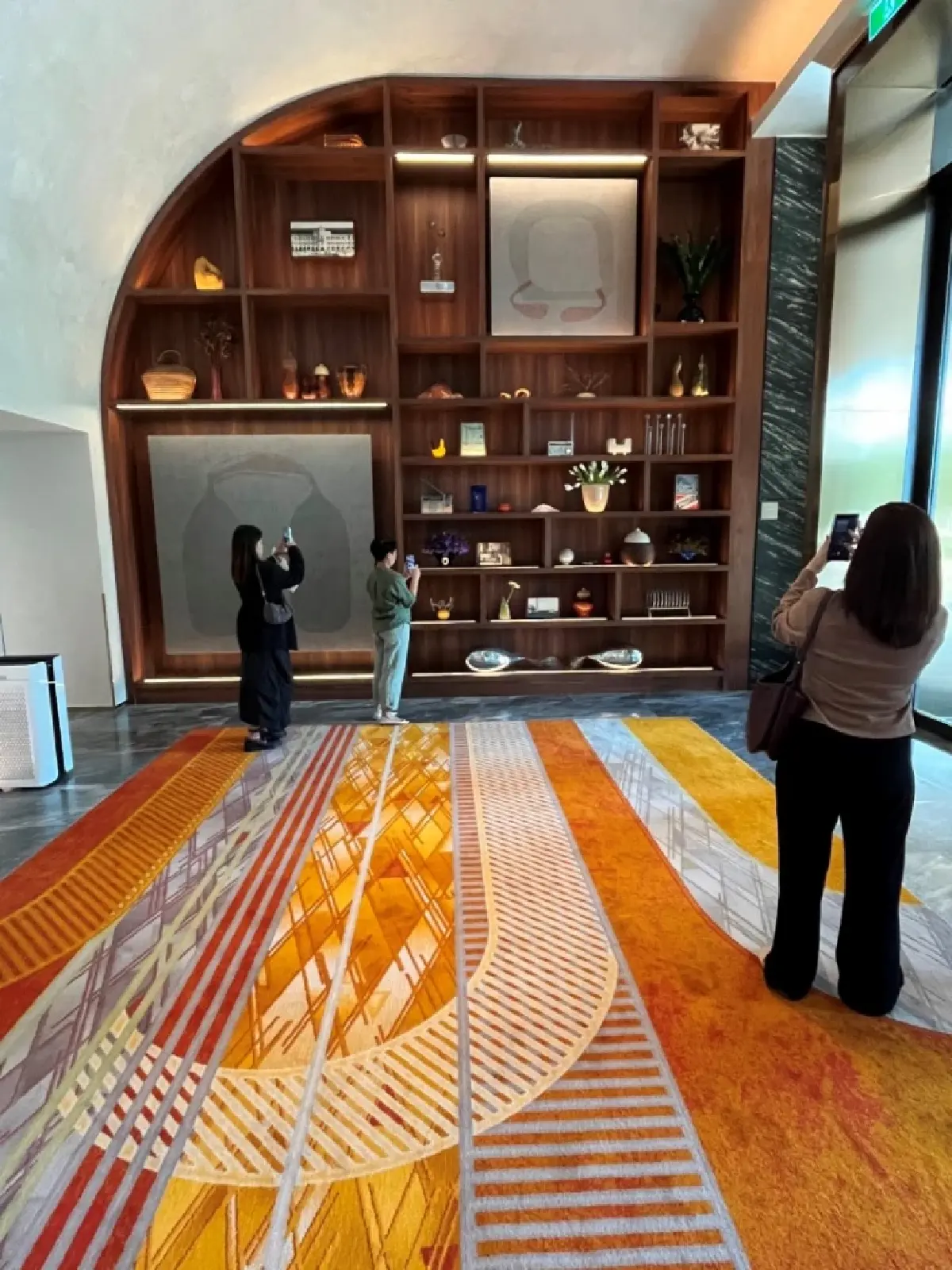 Andaz One Bangkok : ดีไซน์ ศิลปะ เสน่ห์ 'ถนนวิทยุ' ในรูปแบบโรงแรม