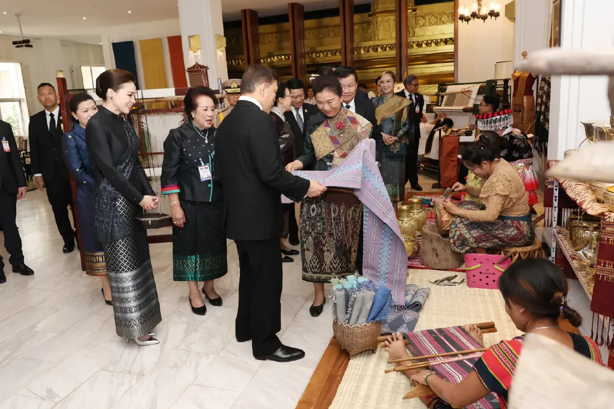 ในหลวง-พระราชินี เสด็จฯ เยือนสาธารณรัฐประชาธิปไตยประชาชนลาวอย่างเป็นทางการ เป็นวันที่สอง