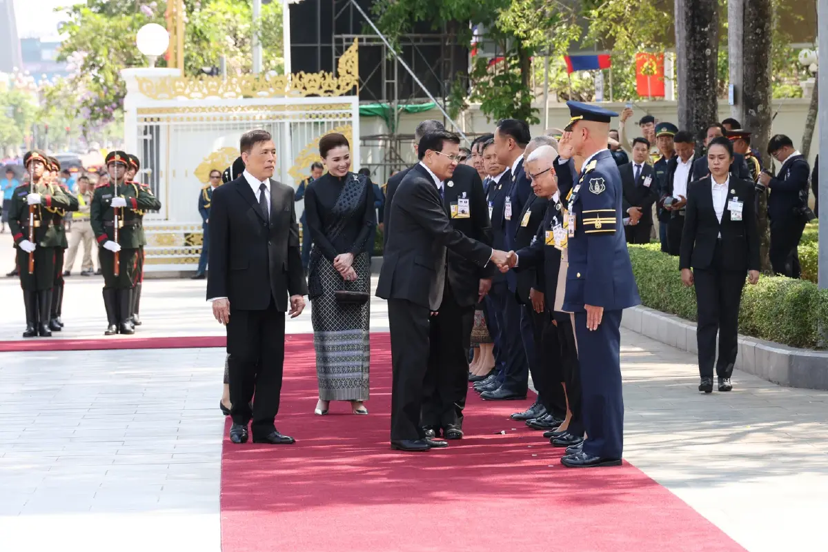 ในหลวง-พระราชินี เสด็จฯ เยือนสาธารณรัฐประชาธิปไตยประชาชนลาวอย่างเป็นทางการ เป็นวันที่สอง