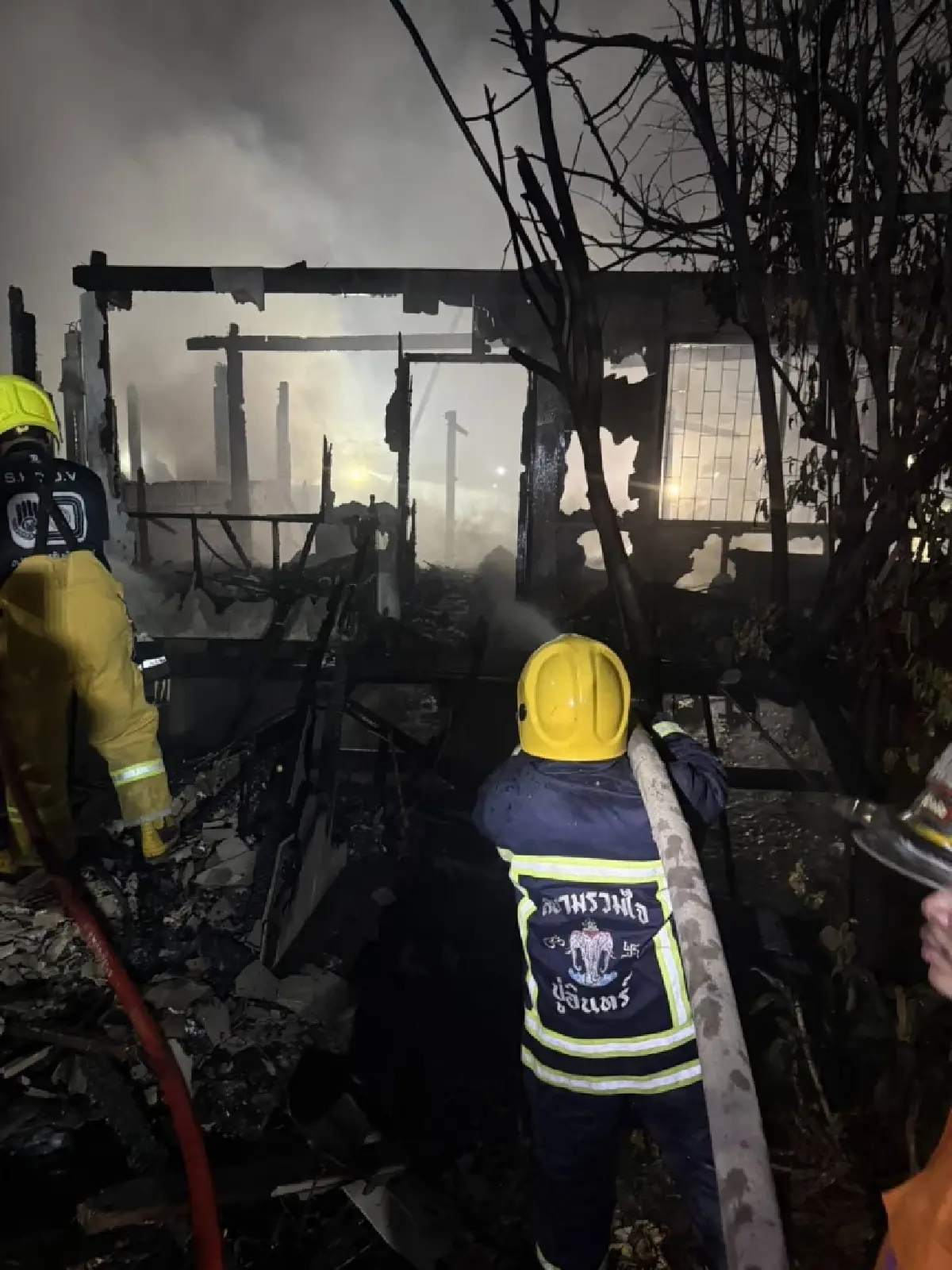 วอดหมดหลัง ไฟไหม้บ้าน ซอยรามคำแหง 39 แยก 1 เจ็บ 2 สำลักควัน-เป็นลม