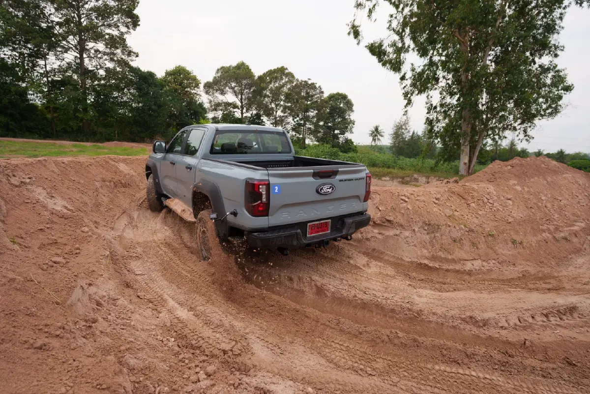 'ฟอร์ด เรนเจอร์ ซูเปอร์ ดิวตี้' ลุยฉลุย ออฟโรด เรื่องง่ายๆ