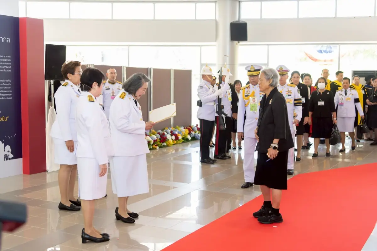 กรมสมเด็จพระเทพฯ ทรงเปิดนิทรรศการ 'ครบรอบ 60 ปี สถาบันบัณฑิตพัฒนบริหารศาสตร์'