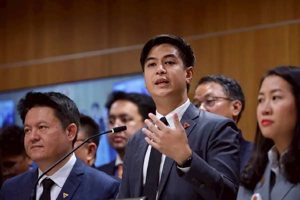 'สส.' ต่อแถวคึกคัก ยื่นญัตติ-กระทู้ บรรจุเข้าระบบสภาฯ