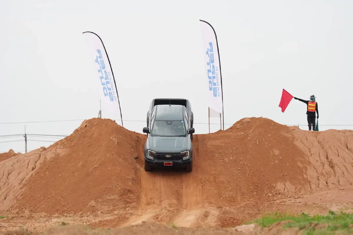 'ฟอร์ด เรนเจอร์ ซูเปอร์ ดิวตี้' ลุยฉลุย ออฟโรด เรื่องง่ายๆ