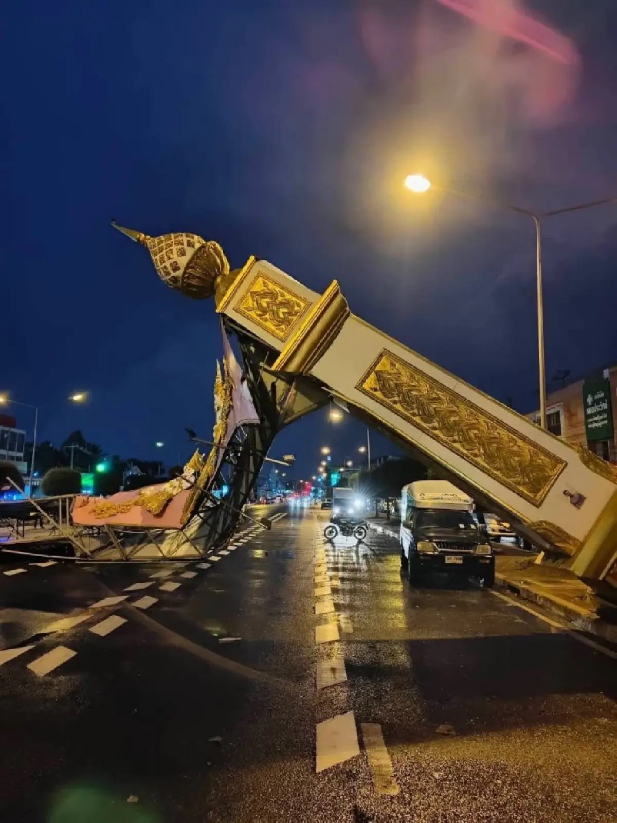 ช่วยเหลือเร่งด่วน พายุฤดูร้อนถล่ม ประชาชนเดือดร้อน 323 ครัวเรือน