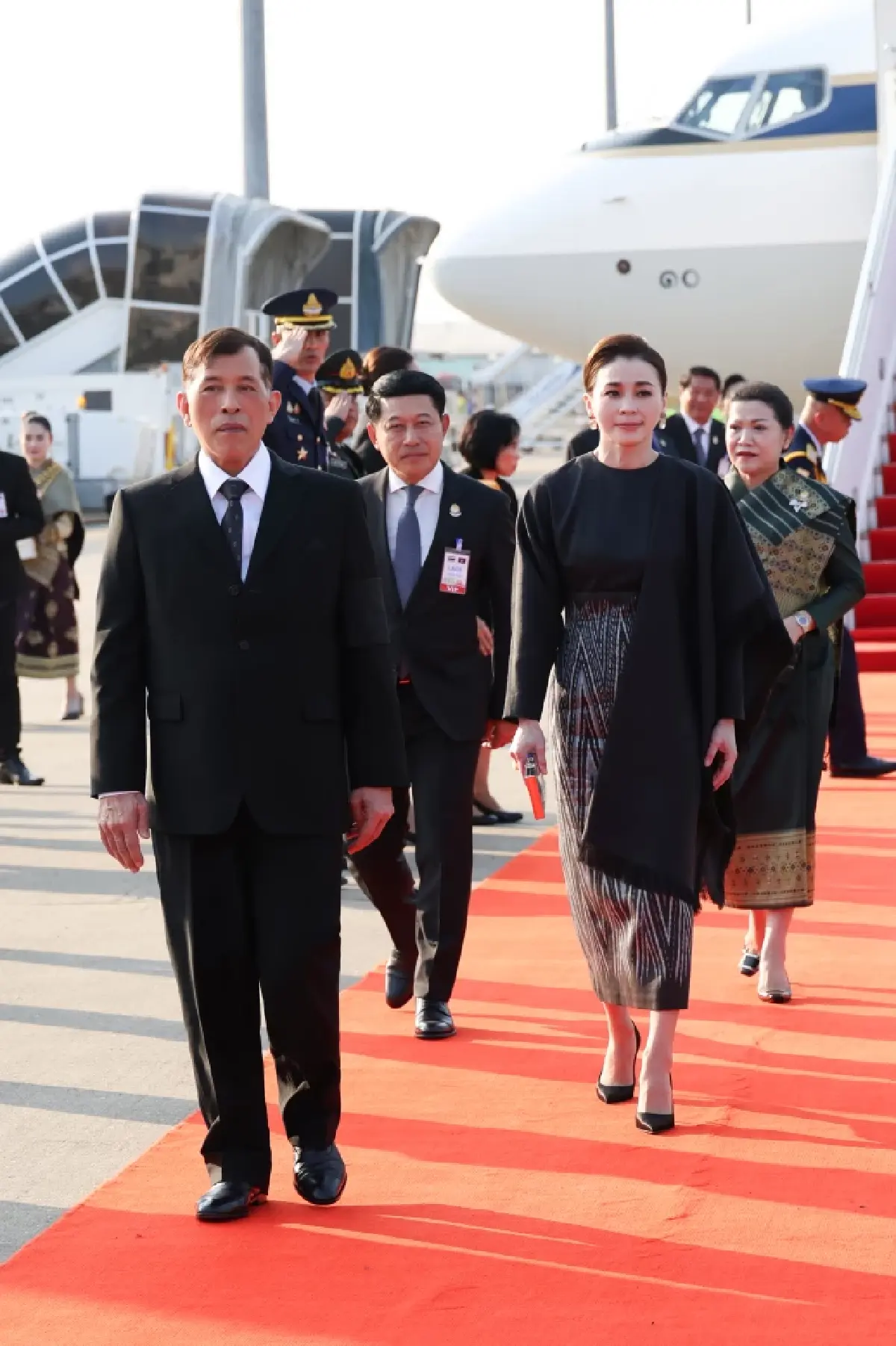 ในหลวง-พระราชินี เสด็จฯ เยือนสาธารณรัฐประชาธิปไตยประชาชนลาว อย่างเป็นทางการ