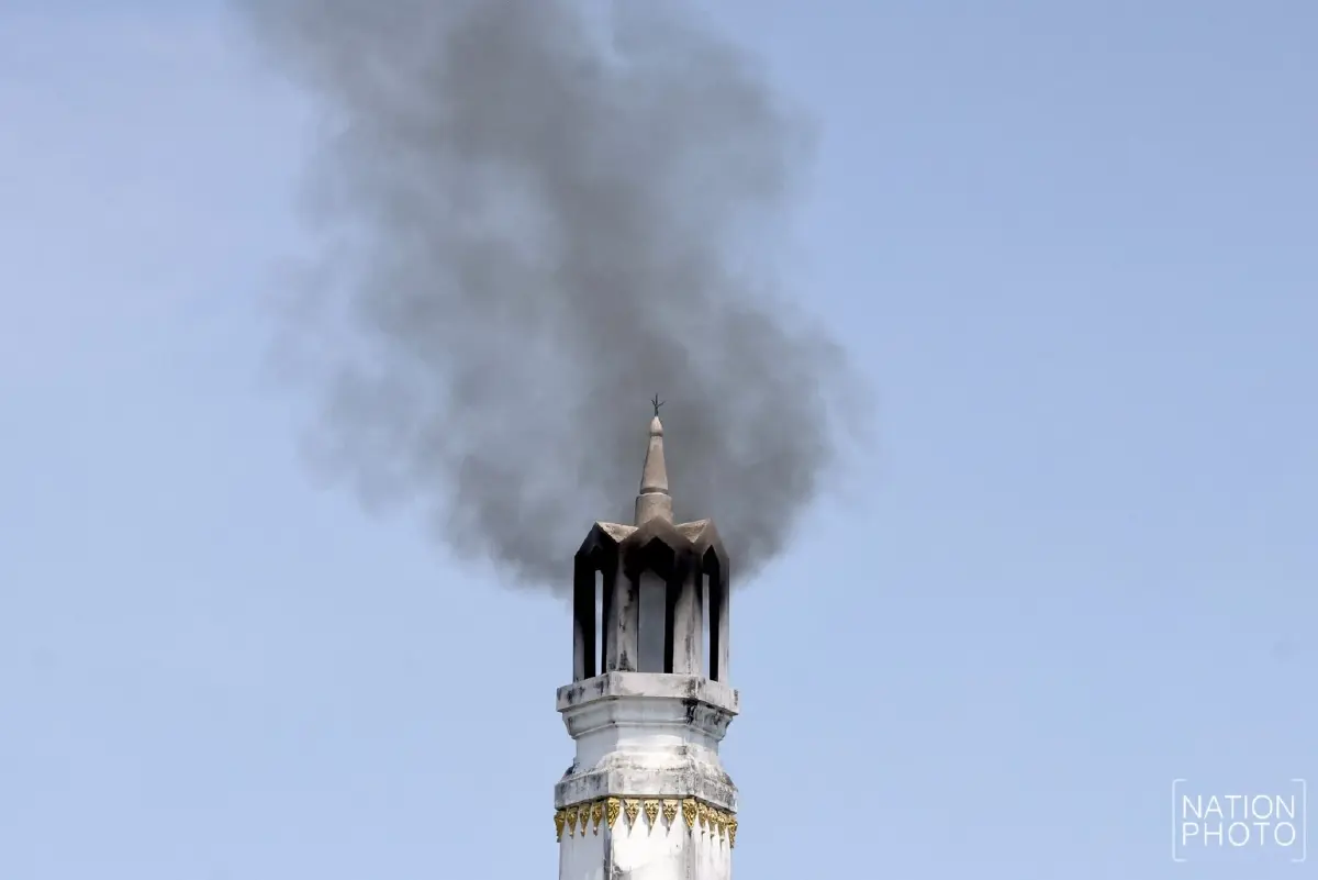 วิกฤตน้ำมันแพง-ขาดแคลน วัดเชียงใหม่ปรับใช้ 'ฟืน' เผาศพ ช่วยลดค่าใช้จ่าย