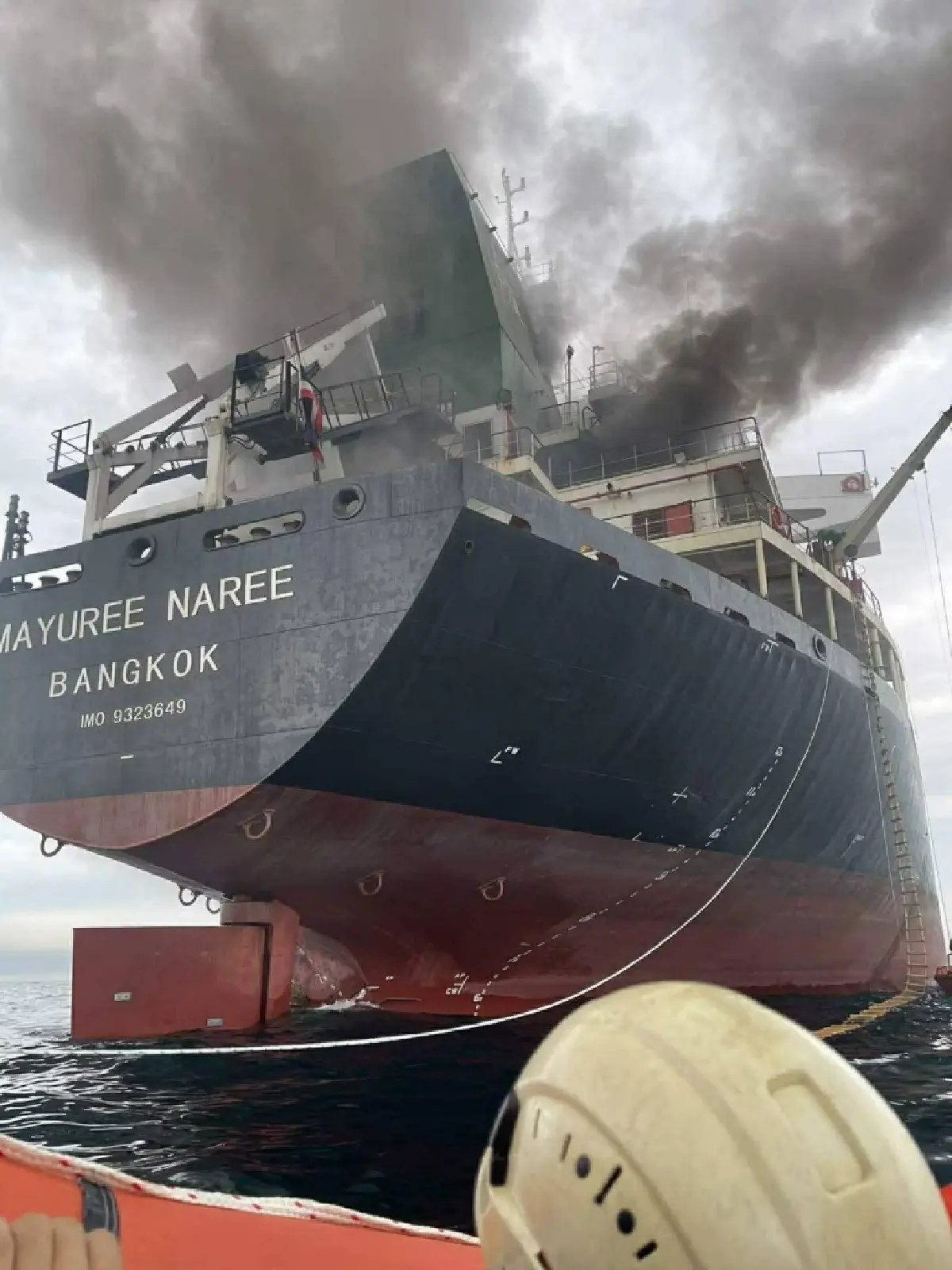 ทร. เร่งช่วย 23 ลูกเรือพาณิชย์ไทยถูกยิง ช่องแคบฮอร์มุซ ยังติดในเรือ 3 คน