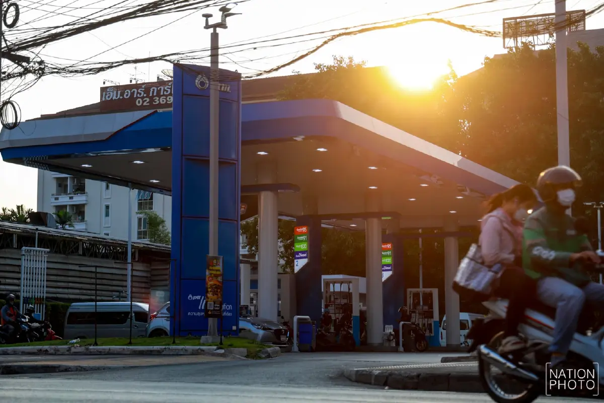 อยู่ให้ได้! เลิกตรึงราคาน้ำมันขึ้น 6 บาท ประชาชนโอด แพงก็ต้องเติม