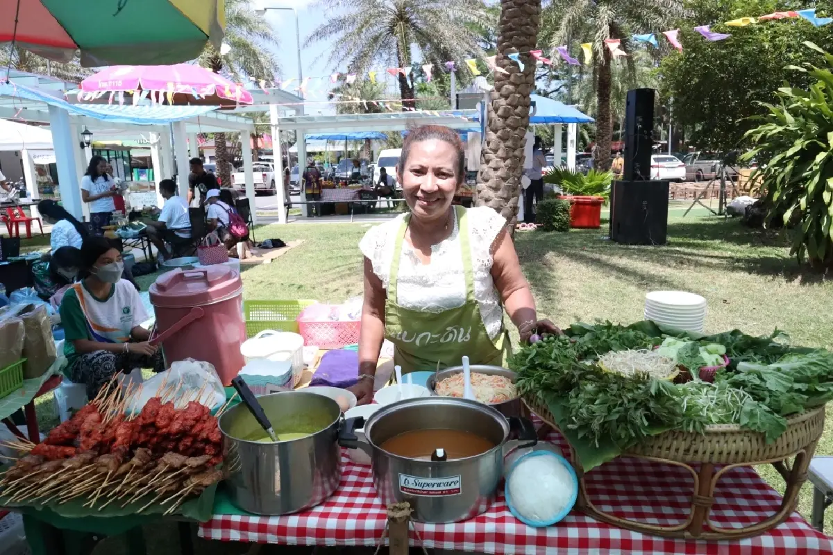 เดิน ‘หลาดแบกะดิน' กินอาหารสุขภาพ สัมผัสวิถีชุมชนเขาชัยสน