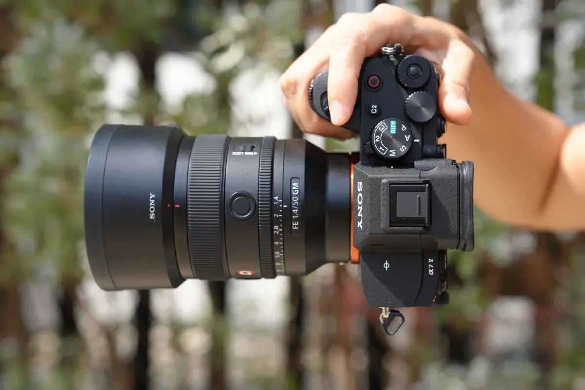 ดีจริงไหม? รีวิว 'Sony Alpha 7 V' หน้าตาคล้ายเดิม เพิ่มเติมฉลาดขึ้น