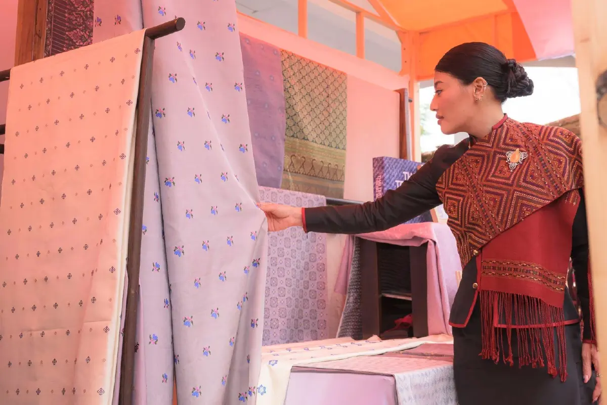 เจ้าฟ้าสิริวัณณวรีฯ สืบสานพระราชปณิธาน ดันแพรวาบ้านโพนสู่สากล