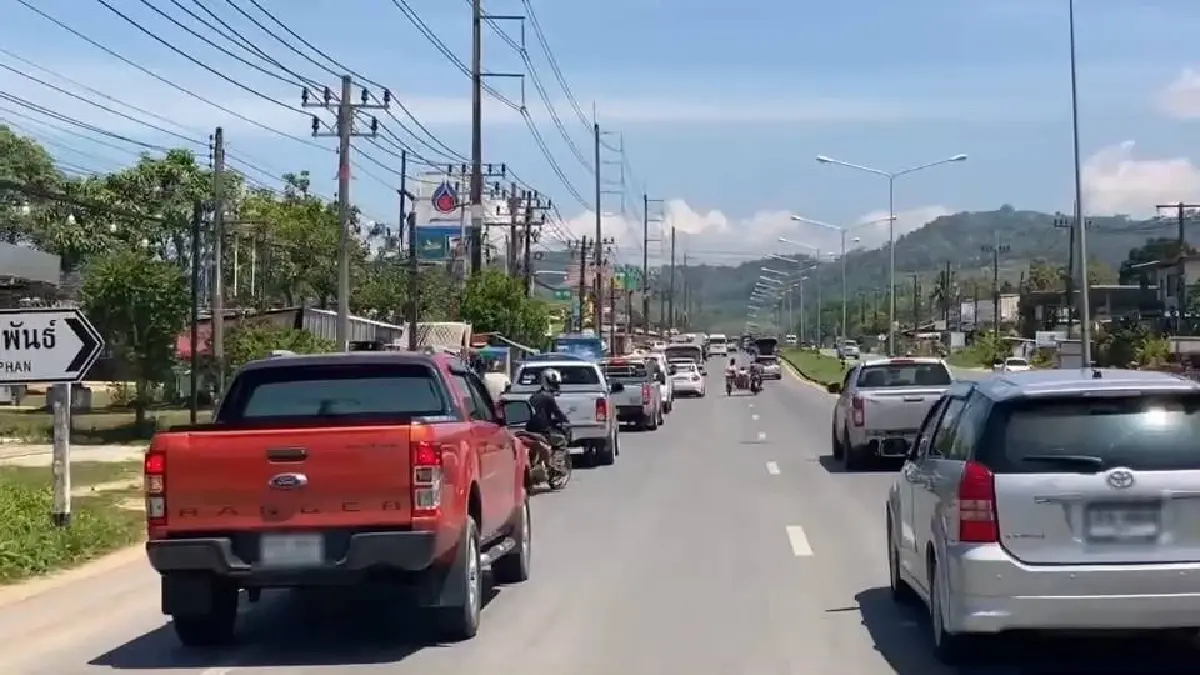 เขาหลักแตก! ประชาชนแห่เติมน้ำมันล้นถนน หลังอิหร่านปิดช่องแคบ