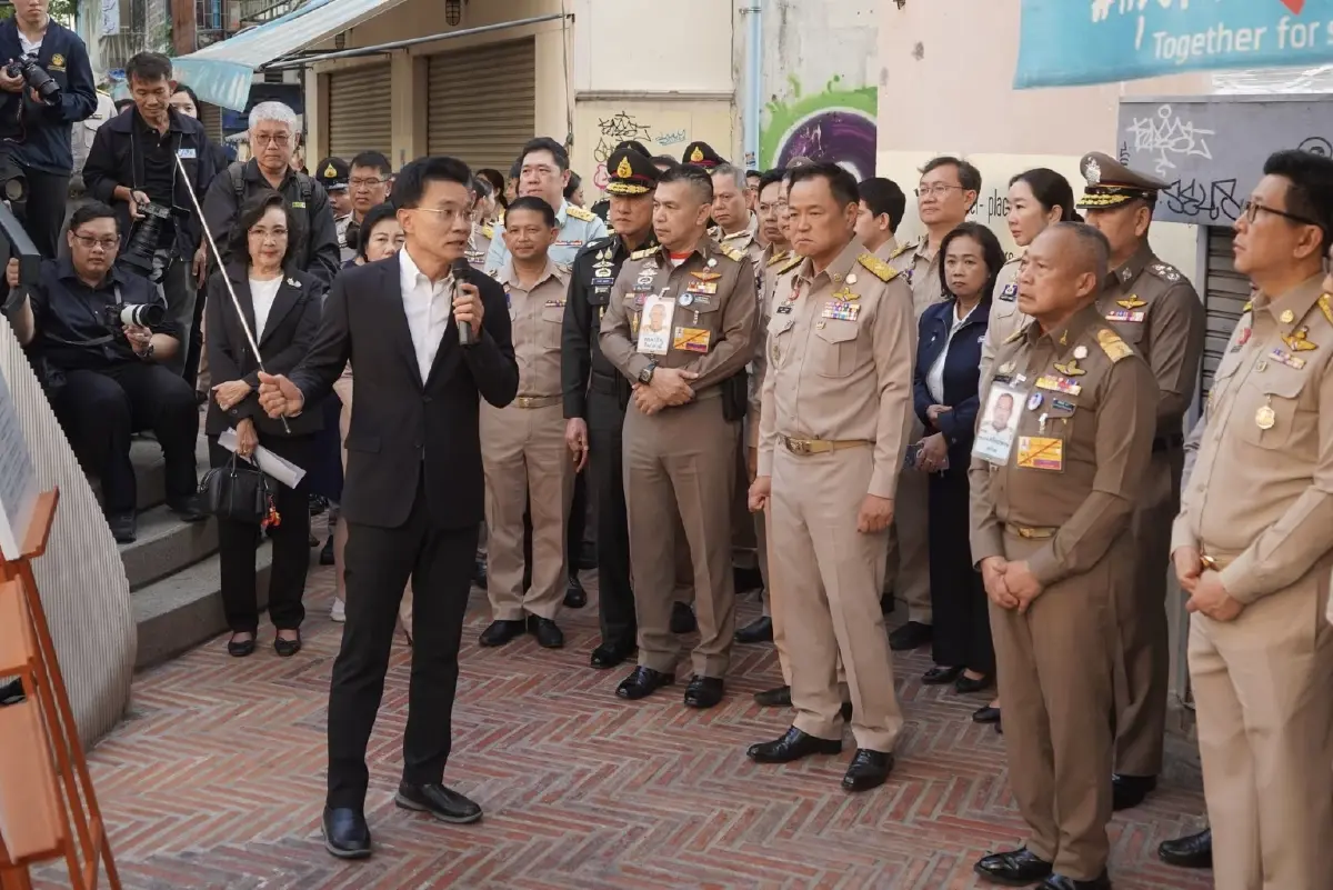 ‘พล.อ.อ.สถิตย์พงษ์’ พร้อม‘อนุทิน’ ล่องเรือดูความก้าวหน้าพัฒนาคูคลอง