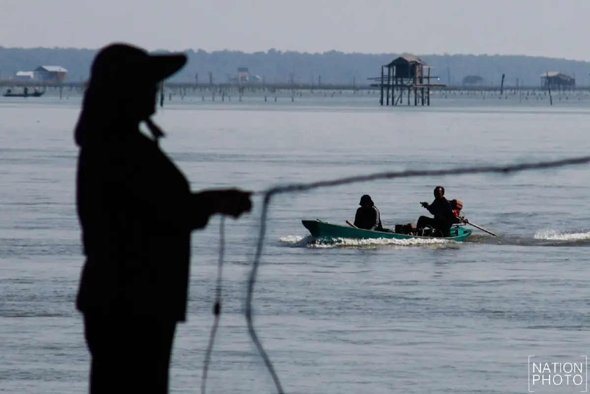 บุกค้าน โรงไฟฟ้า-โรงกลั่นน้ำมัน เพชรบุรี ชี้หายนะนกอพยพ-นาเกลือ