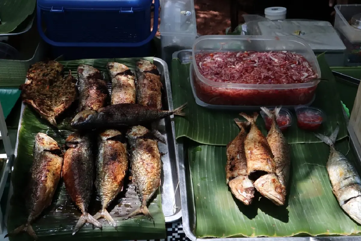 เดิน ‘หลาดแบกะดิน' กินอาหารสุขภาพ สัมผัสวิถีชุมชนเขาชัยสน