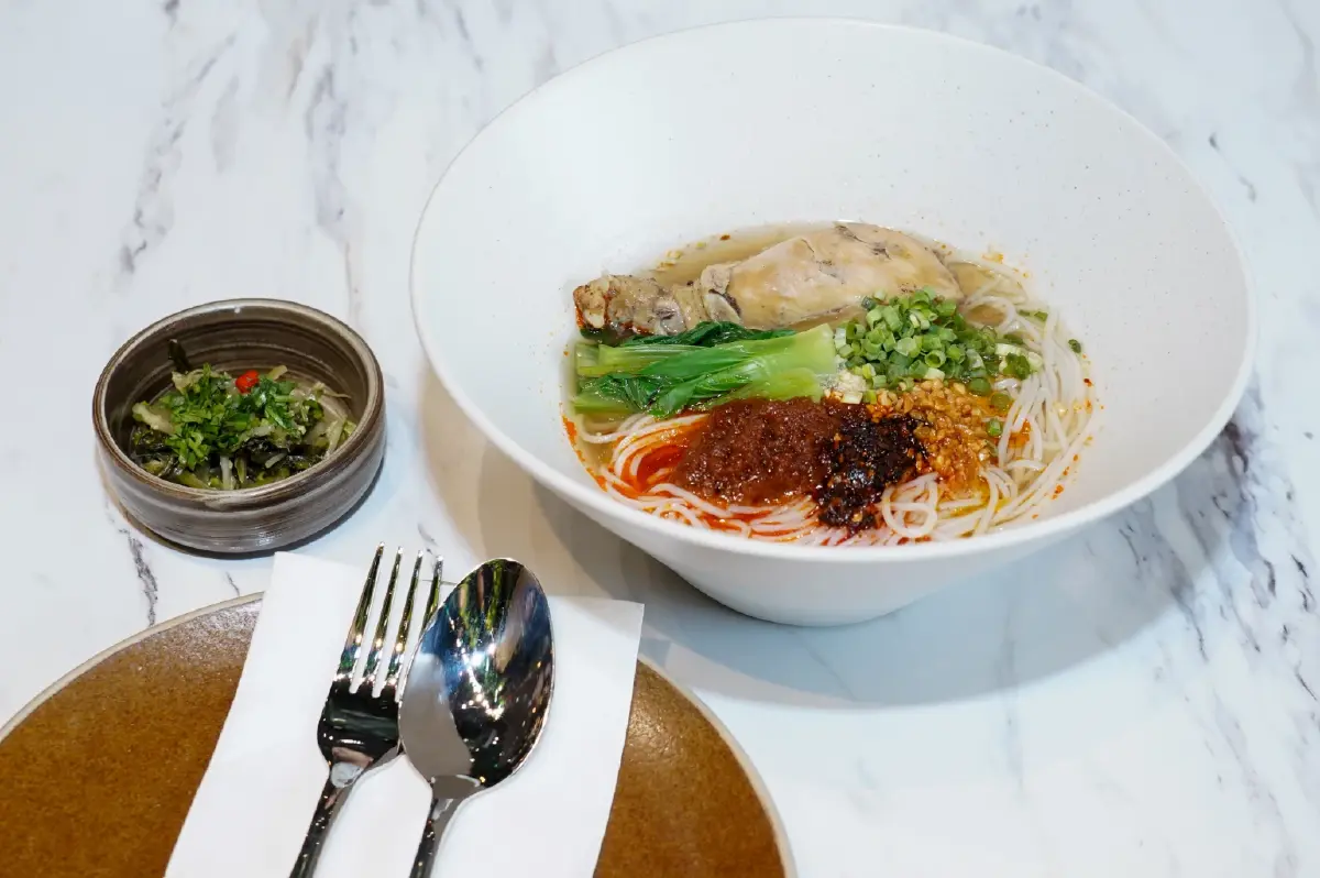 เปิดใจรับอาหารเมียนมา 'Rangoon Tea House' ปักหมุดไอคอนสยาม