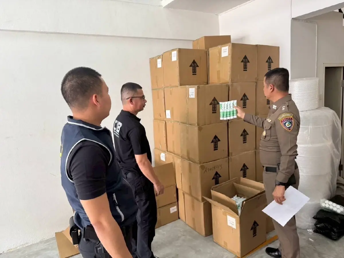 สินค้าปลอมทะลัก CIB บุกทลายโกดังปทุมฯ ยึดของกลางกว่า 1 แสนชิ้น