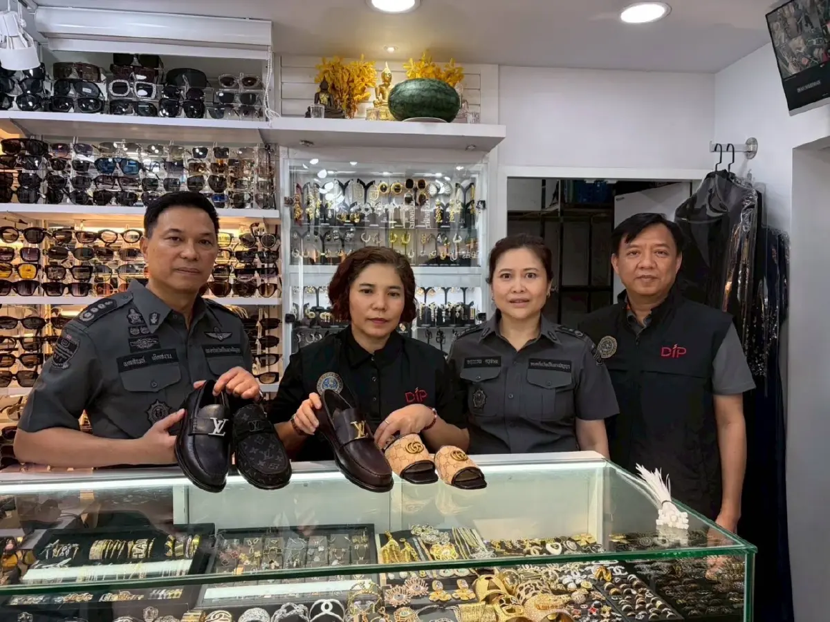 ฉาว 'ห้าง' ชื่อดัง ซุกสินค้าละเมิดลิขสิทธิ์อื้อ ยึดของกลาง 20 ล้าน