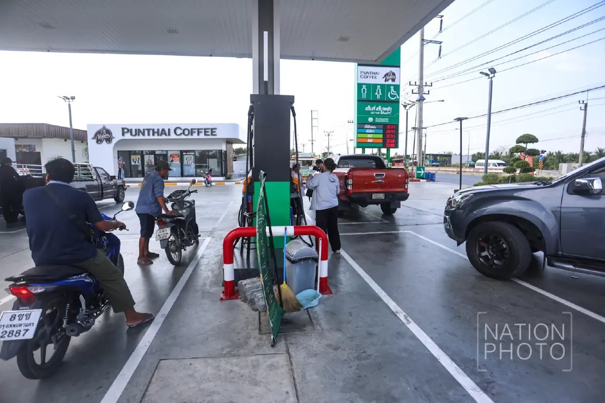 แห่เติม 'ดีเซล' เกลี้ยงปั๊ม หวั่นสงครามทำราคาพุ่ง-หมดสต็อก ผู้ค้ายันมีเพียงพอให้บริการ