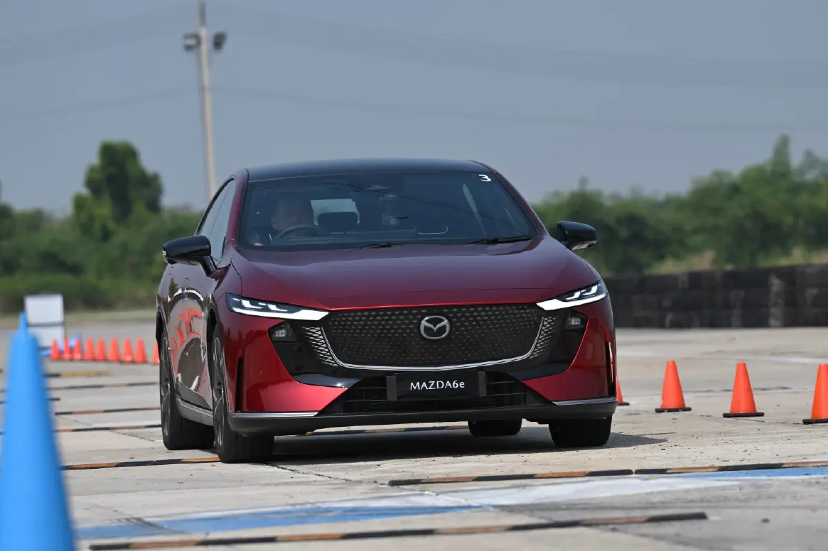 'Mazda 6e'  บาลานซ์ดี คอนโทรลง่าย อีวี คันแรก ไม่ทิ้ง 'DNA' มาสด้า