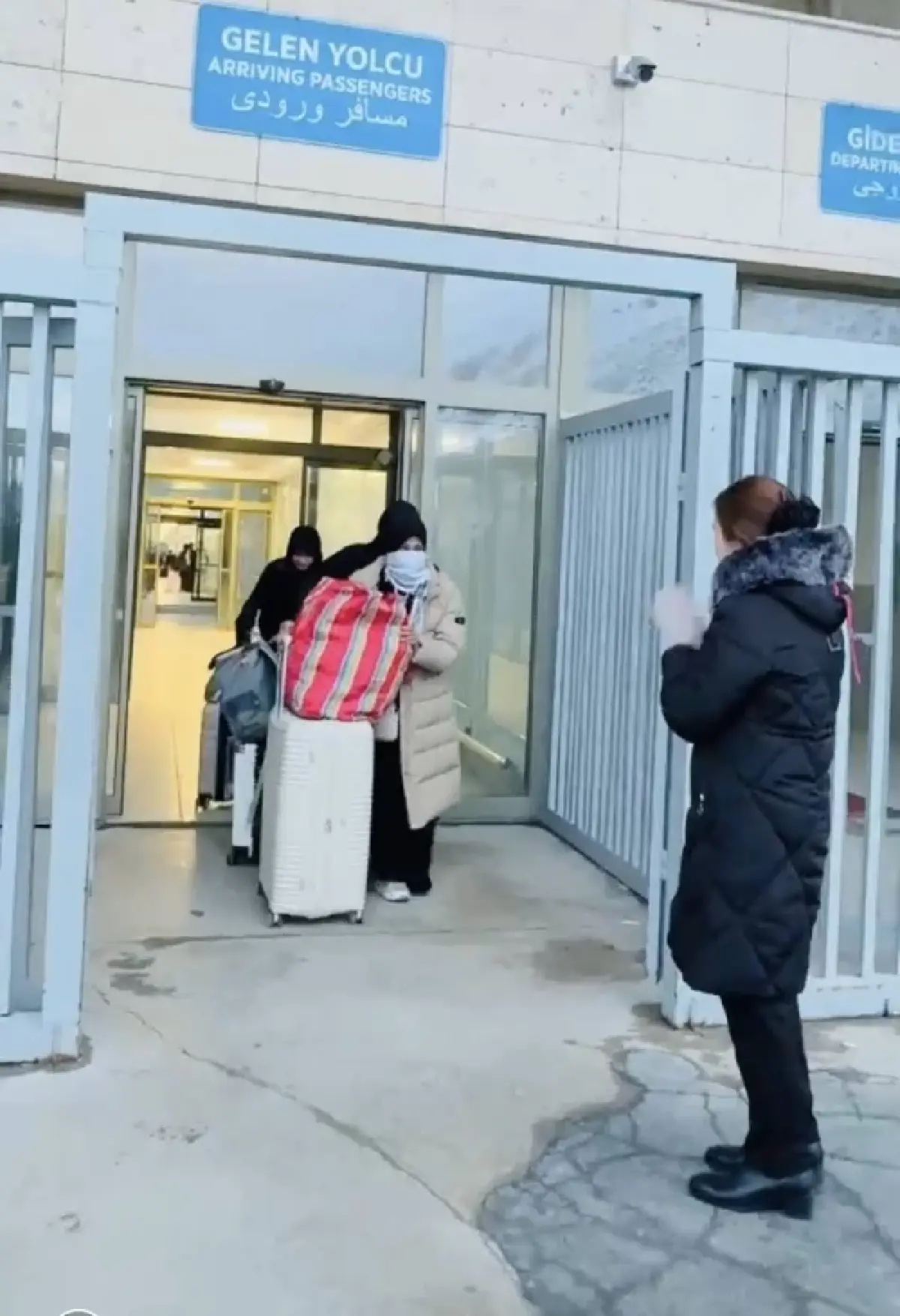 กต.เปิดภาพ ‘คนไทยอพยพชุดแรก’จากอิหร่านเดินทางถึงตุรกี