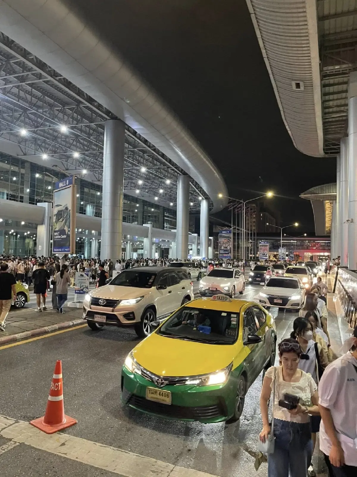 คนเต็มอิมแพ็ค นักเรียน 13,895 คน แห่สอบเข้าเตรียมอุดมศึกษา 2569