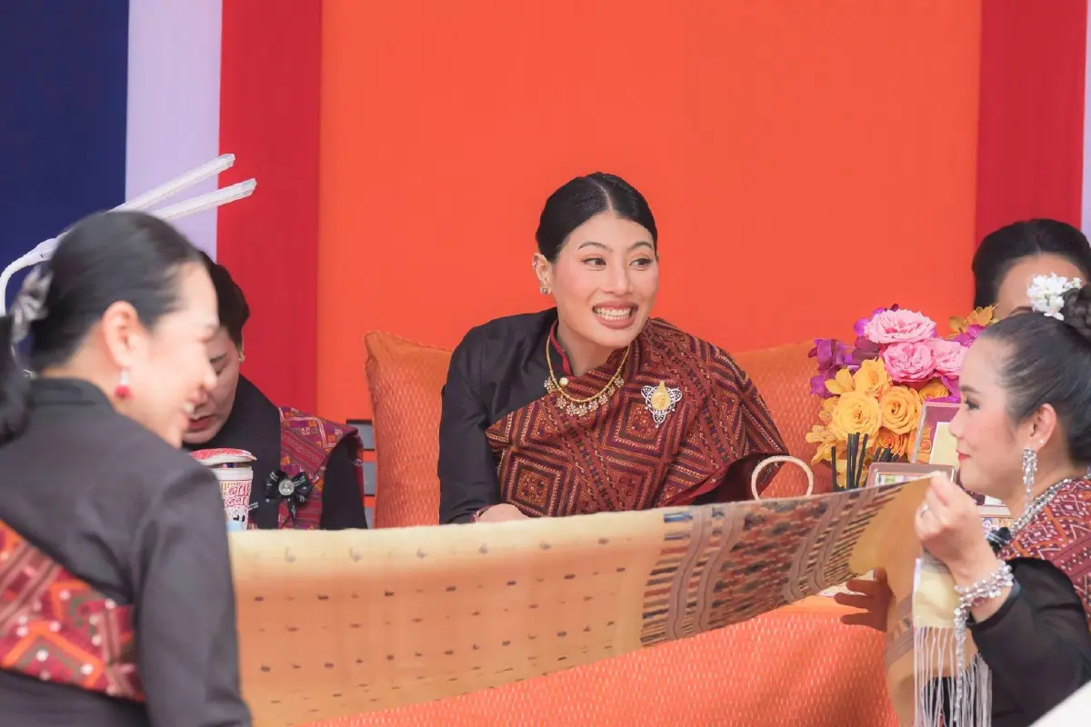 เจ้าฟ้าสิริวัณณวรีฯ สืบสานพระราชปณิธาน ดันแพรวาบ้านโพนสู่สากล