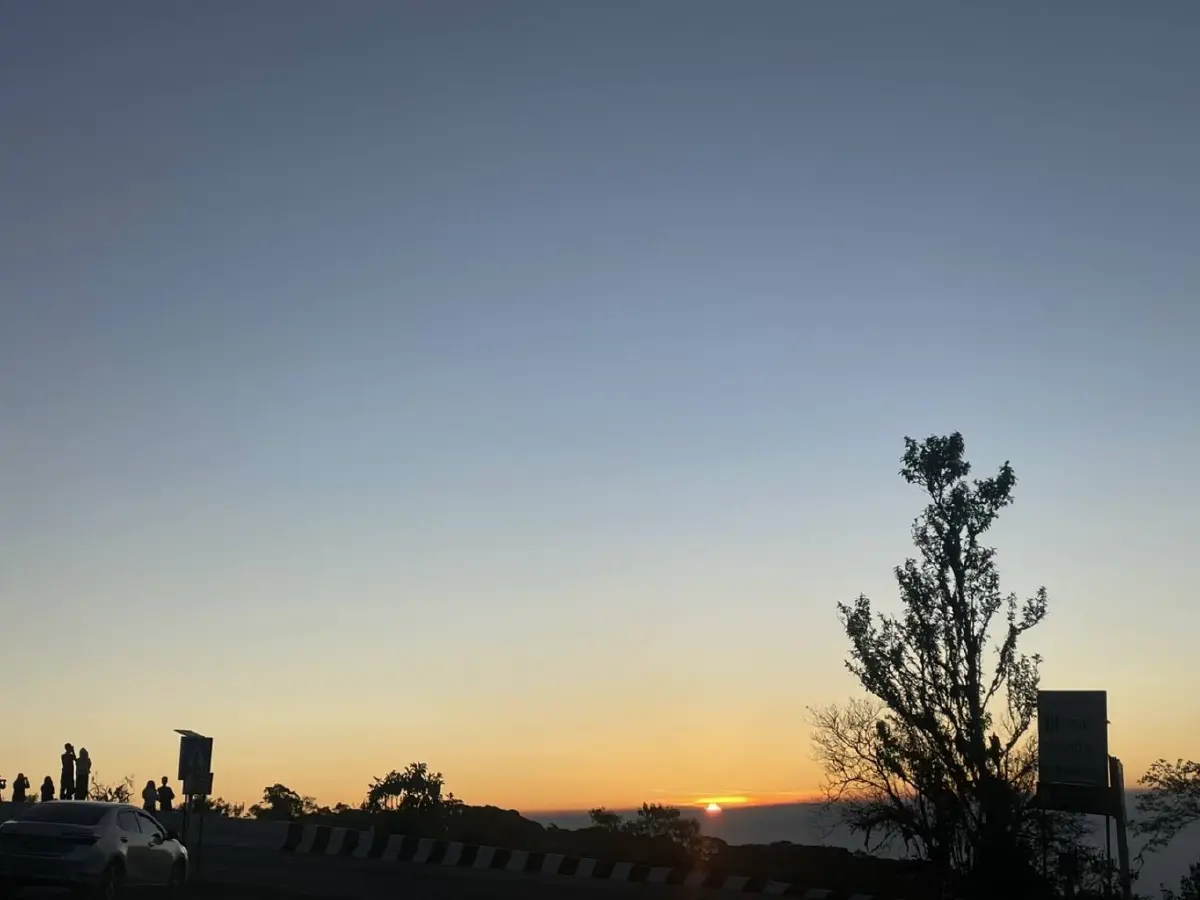 เชียงใหม่วันนี้ มีหนาว 9°C บนยอดดอยอินทนนท์ ชมแสงแรก กิ่วแม่ปาน