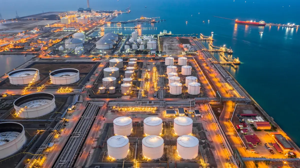 3 สมาคมโรงงานน้ำตาลทราย ชงรัฐเร่งดัน E20 เป็นเชื้อเพลิงหลัก ลดวิกฤตนำเข้าน้ำมัน