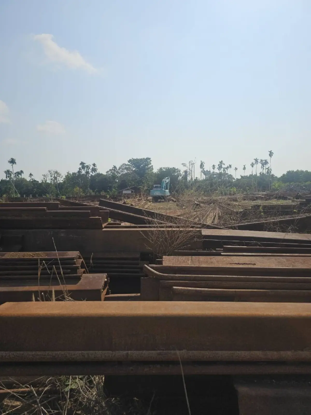 สปส. เร่งช่วย 2 ลูกจ้างจันทบุรี แผ่นเหล็ก 480 กก. เหวี่ยงฟาดเจ็บ