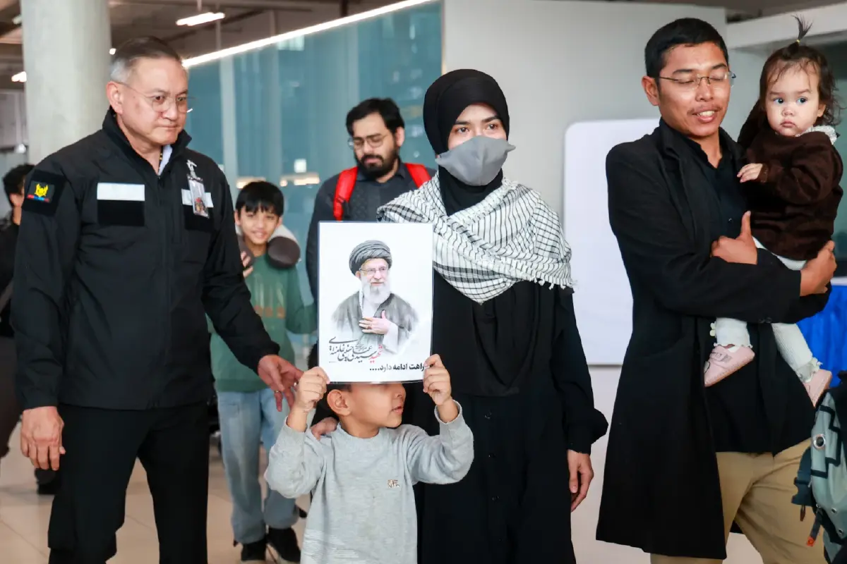 'คนไทยกลุ่มแรก' อพยพจาก 'อิหร่าน' เดินทางถึงไทยแล้ว 29 คน