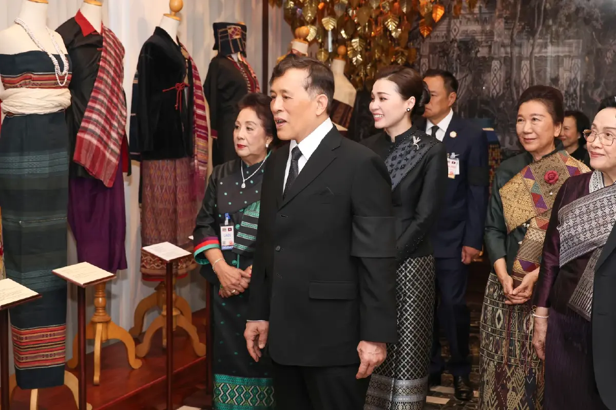 ในหลวง-พระราชินี เสด็จฯ เยือนสาธารณรัฐประชาธิปไตยประชาชนลาวอย่างเป็นทางการ เป็นวันที่สอง