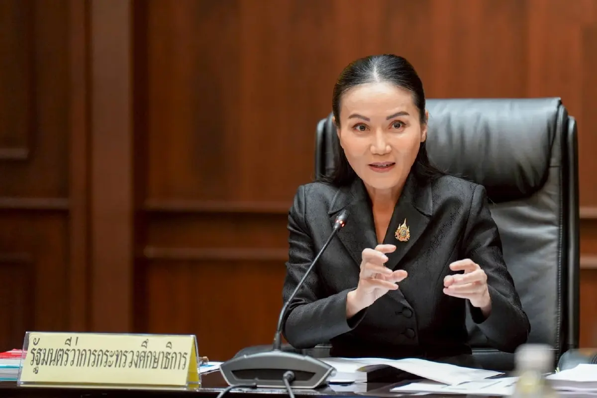 ศธ. เพิ่มเงินอุดหนุนเครื่องแบบนักเรียน ผู้ปกครองถือบัตรสวัสดิการแห่งรัฐ