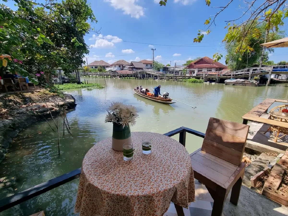 ชิมขนมไทย ‘ยายทำให้หลานขาย’ ชม ‘พระแม่ธรณีสวยที่สุด’ ที่นนทบุรี
