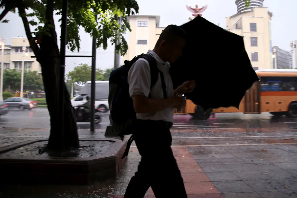 อุตุฯ เตือนพายุวันนี้ เหนือ อากาศร้อนจัด 40°C อีสาน ลูกเห็บตก ลมแรง