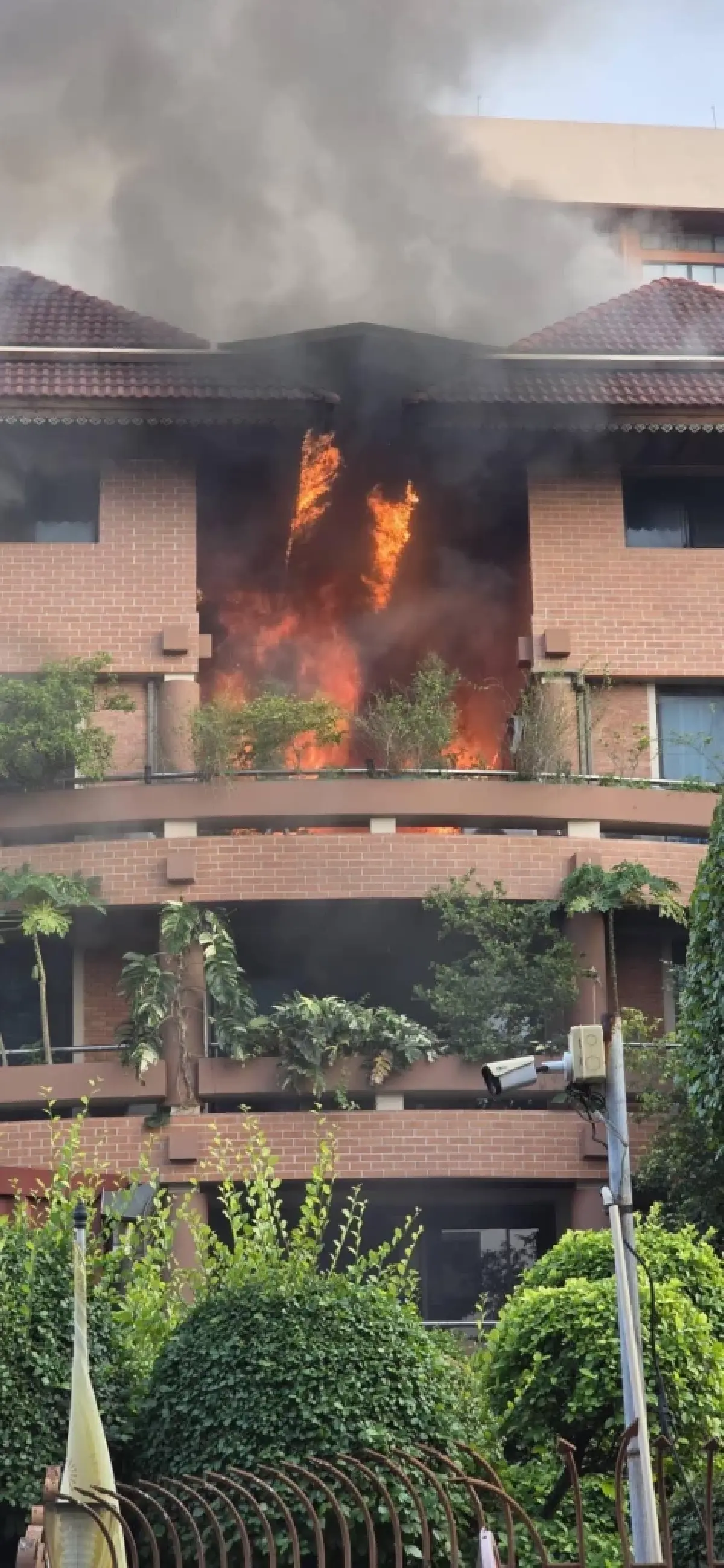 เกิดเหตุเพลิงไหม้อาคารสูง 5 ชั้น ซอยวิภาวดีรังสิต 36 มีผู้เสียชีวิต 1 ราย