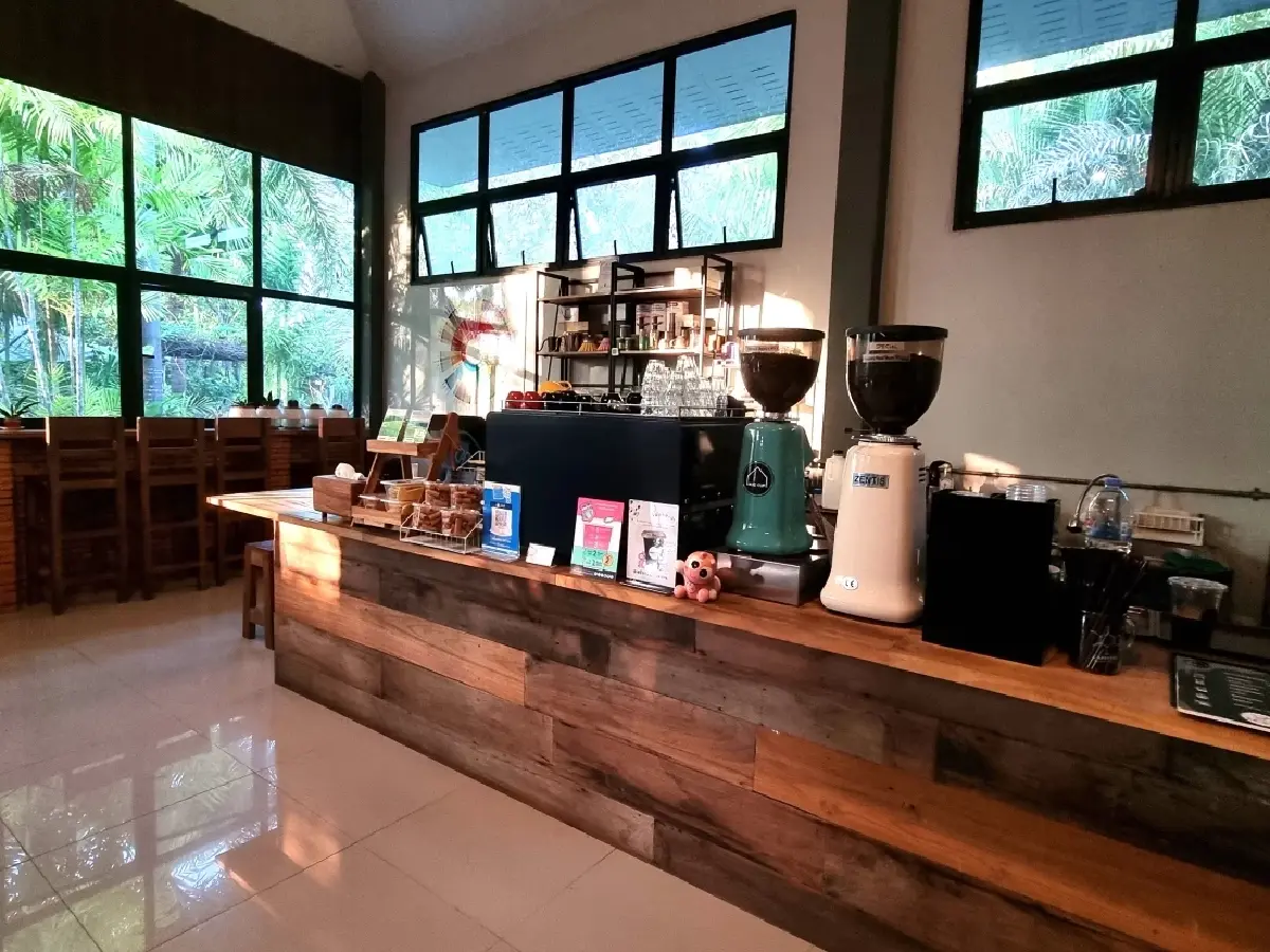 ลำปางสโลว์ไลฟ์ จิบกาแฟอุ่นที่ Hug Cup, Start Up และหม้อก๋า