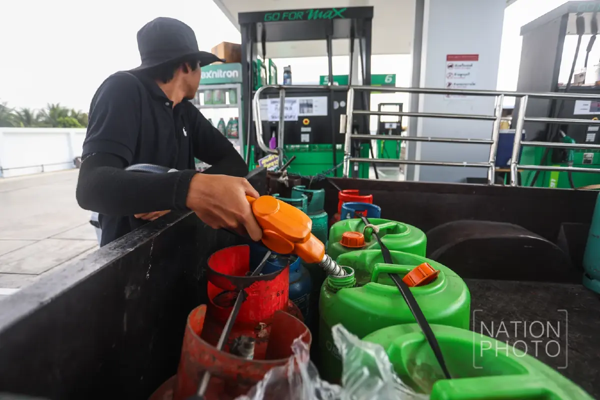 แห่เติม 'ดีเซล' เกลี้ยงปั๊ม หวั่นสงครามทำราคาพุ่ง-หมดสต็อก ผู้ค้ายันมีเพียงพอให้บริการ