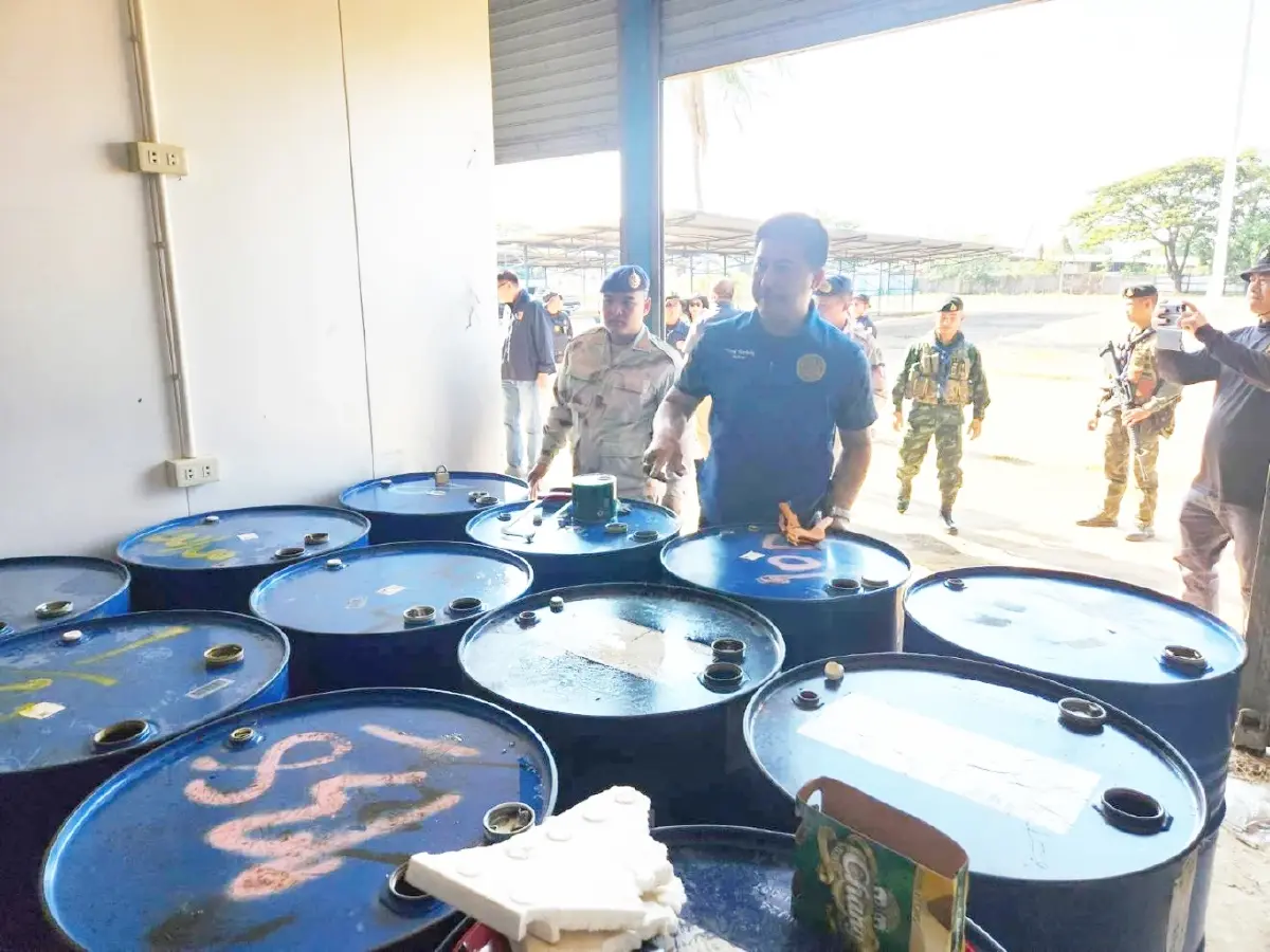 น้ำมันดีเซล หลายหมื่นลิตรซุกชายแดน จับรถบรรทุกน้ำมันส่งปท.เพื่อนบ้าน